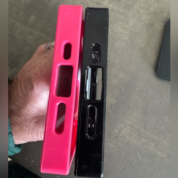 Black and Pink Phone Case Set w magnetic card holder that works on both cases 🩷🖤 - Picture 8 of 11